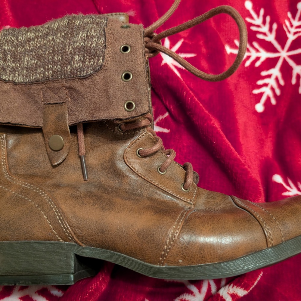 American Eagle Outfitters Tan Lace-Up Ankle Boots - Picture 5 of 5